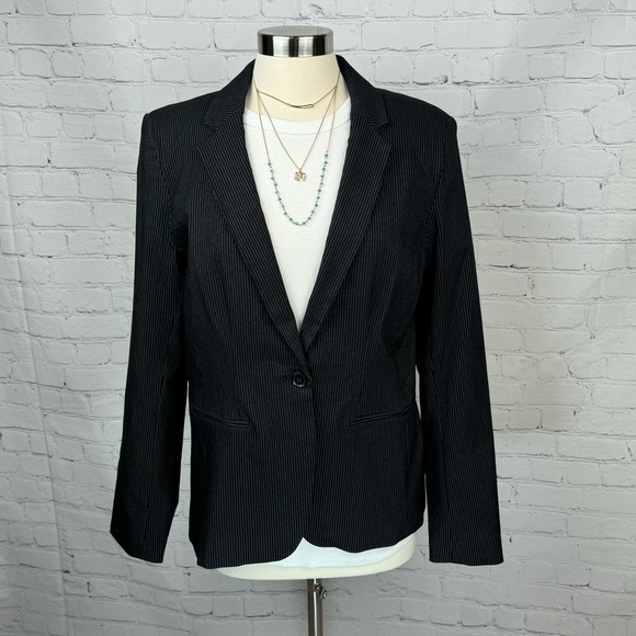 The Torrie Jacket Black Pin Stripe Blazer Single Button Size 16 - Picture 1 of 12